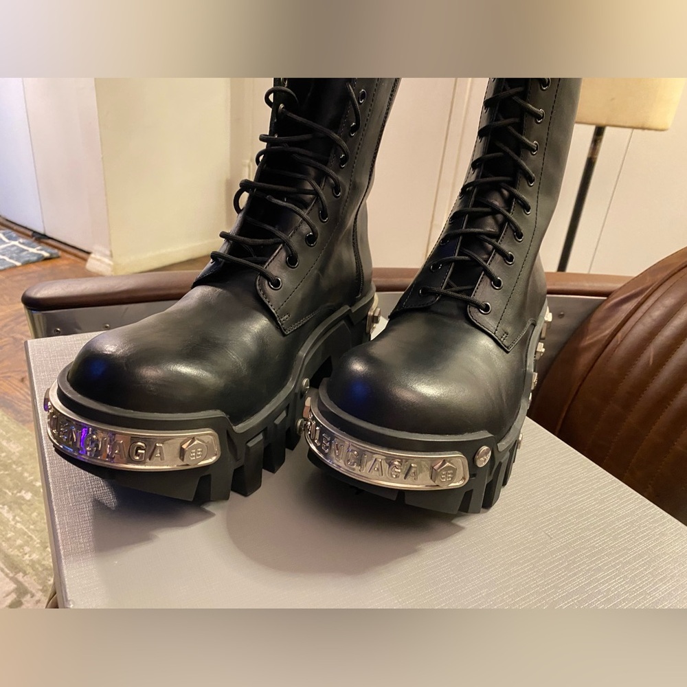 BALENCIAGA BULLDOZER LACE-UP BOOT IN BLACK - Picture 9 of 13